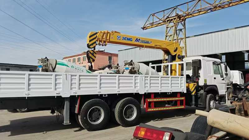 HOWO ,XCMG HOWO 375 engine,XCMG 12 tons crane truck - Camión grúa: foto 4 HOWO ,XCMG HOWO 375 engine,XCMG 12 tons crane truck - Camión grúa: foto 4