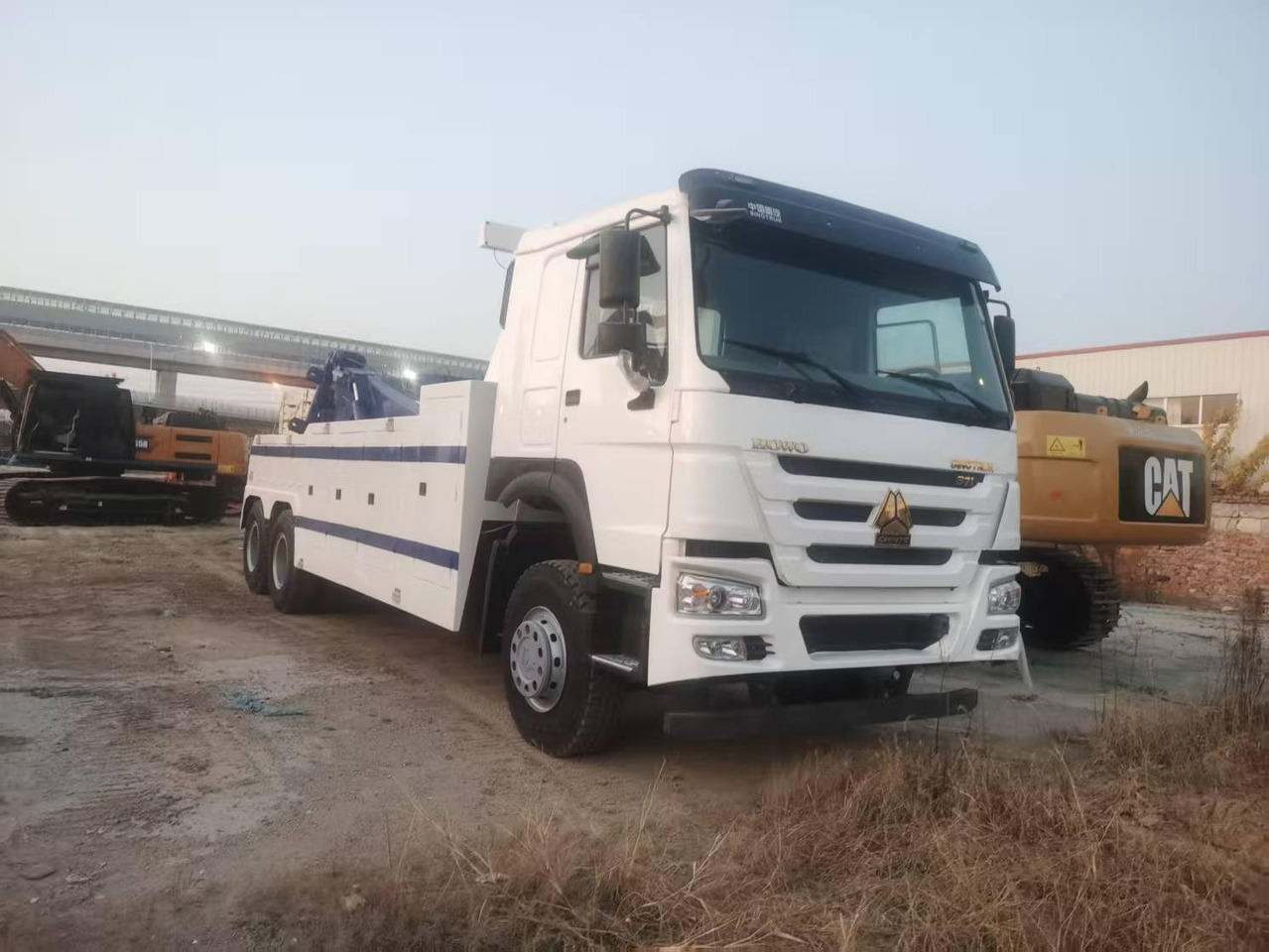 HOWO tow truck - Camión grúa: foto 1 HOWO tow truck - Camión grúa: foto 1