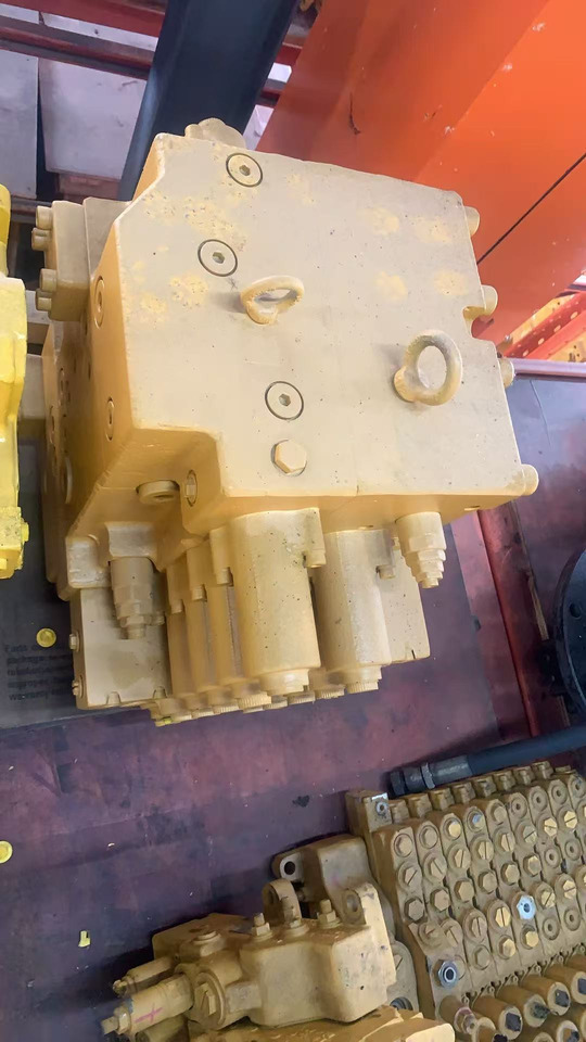 HYUNDAI R210-7 - Válvula hidráulica para Excavadora: foto 3 HYUNDAI R210-7 - Válvula hidráulica para Excavadora: foto 3