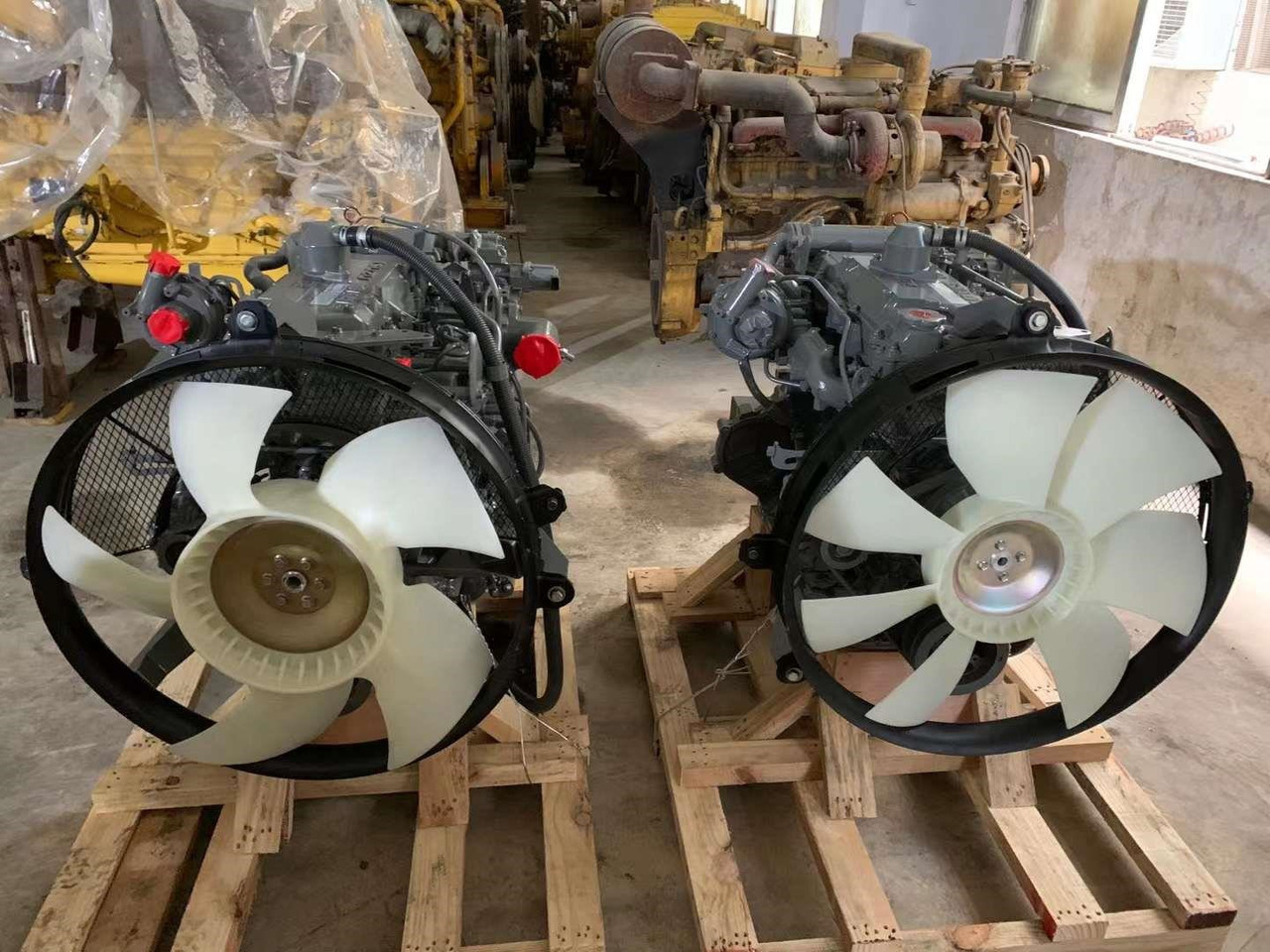 ISUZU 4HK1 - Motor y piezas para Excavadora: foto 2 ISUZU 4HK1 - Motor y piezas para Excavadora: foto 2