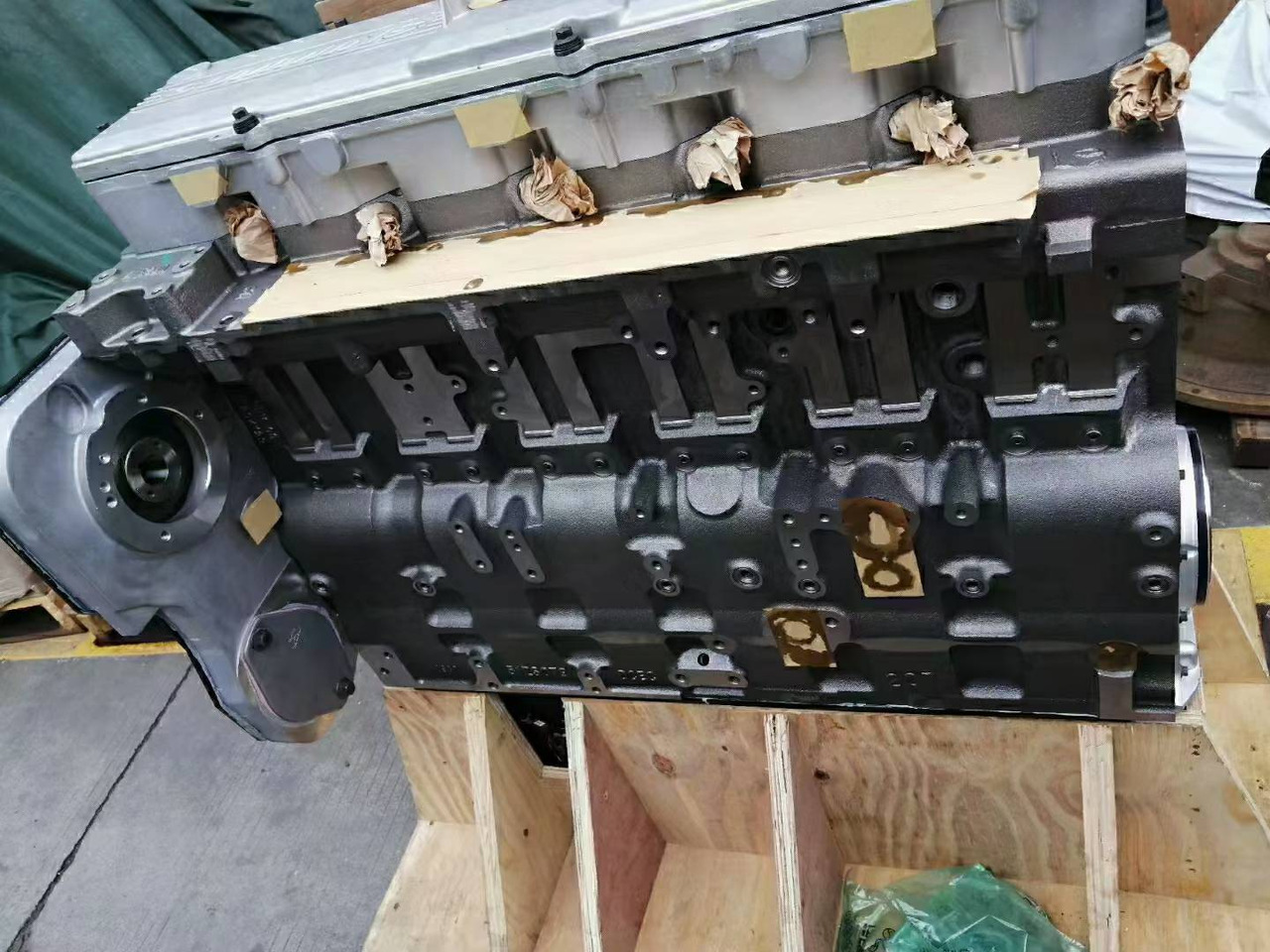 KOMATSU KOMATSU 6D114 CUMMINS QSC8.3 - Bloque de cilindros para Excavadora: foto 4 KOMATSU KOMATSU 6D114 CUMMINS QSC8.3 - Bloque de cilindros para Excavadora: foto 4