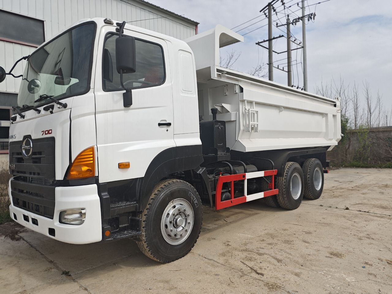 SINOTRUK HOWO 371,6×4 - Volquete camión: foto 2 SINOTRUK HOWO 371,6×4 - Volquete camión: foto 2