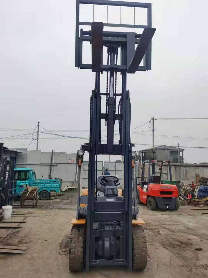 TCM 5 TONS 2 stages - Carretilla elevadora diésel: foto 4 TCM 5 TONS 2 stages - Carretilla elevadora diésel: foto 4