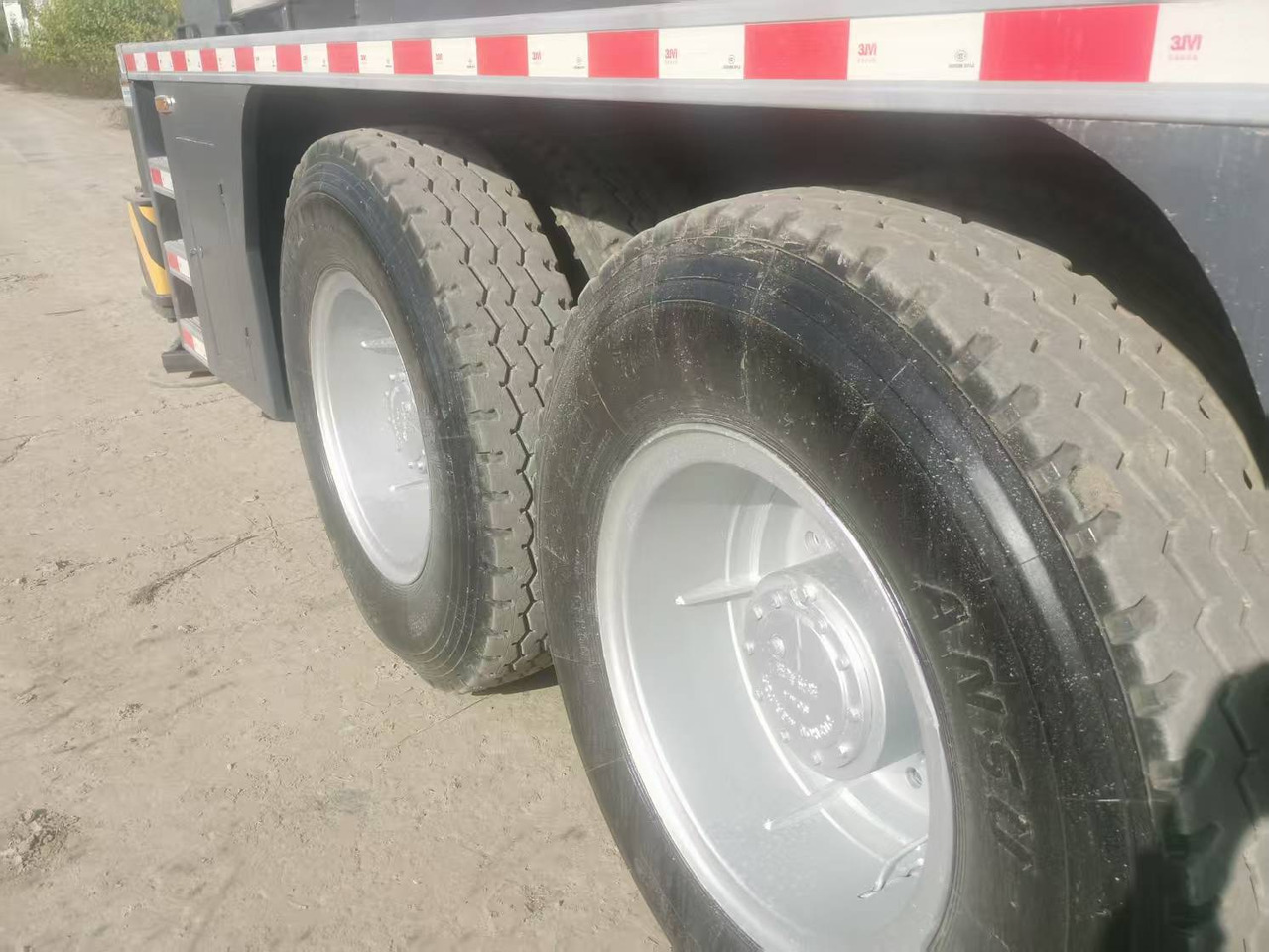 XCMG 70TONS - Camión grúa: foto 2 XCMG 70TONS - Camión grúa: foto 2