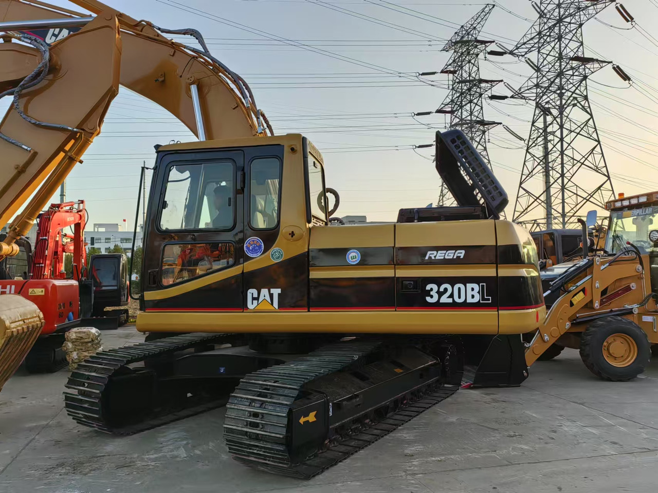 Maquinaria de construcción CATERPILLAR used excavator high quality CAT320BL: foto 1
