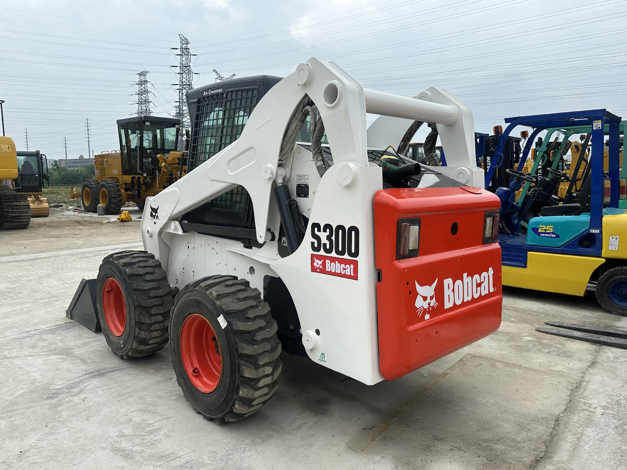 Second hand Hot sale skid-steers Bobcat S300 - Maquinaria de construcción: foto 2 Second hand Hot sale skid-steers Bobcat S300 - Maquinaria de construcción: foto 2