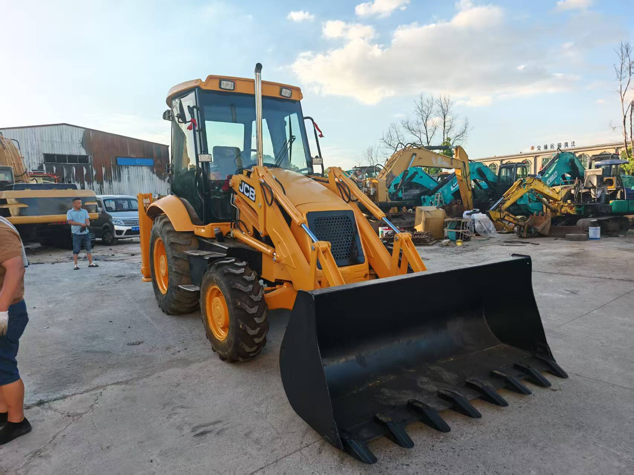 Used Second-hand Backhoe JCB 3CX - Maquinaria de construcción: foto 1 Used Second-hand Backhoe JCB 3CX - Maquinaria de construcción: foto 1