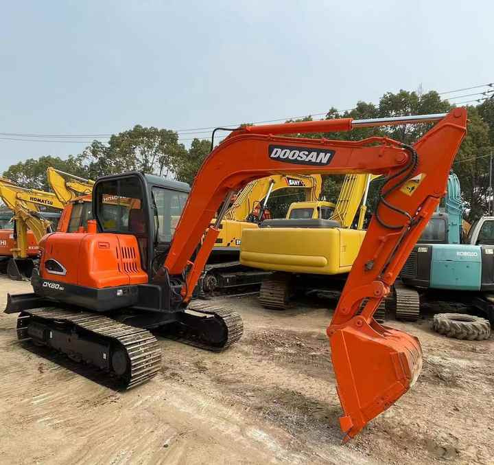 Used Digger DOOSAN DX60 Construction Machinery Construction Digger Used DOOSAN DX60 Cheap Excavator - Excavadora de cadenas: foto 5 Used Digger DOOSAN DX60 Construction Machinery Construction Digger Used DOOSAN DX60 Cheap Excavator - Excavadora de cadenas: foto 5