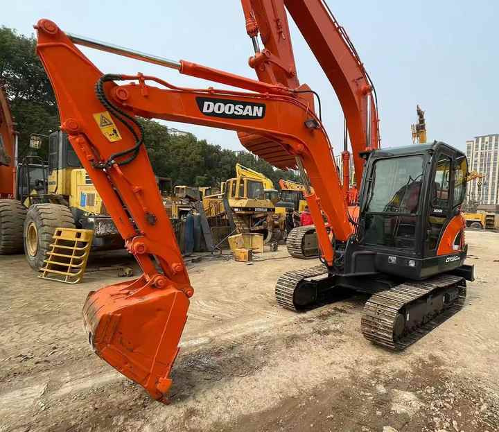 Used Digger DOOSAN DX60 Construction Machinery Construction Digger Used DOOSAN DX60 Cheap Excavator - Excavadora de cadenas: foto 4 Used Digger DOOSAN DX60 Construction Machinery Construction Digger Used DOOSAN DX60 Cheap Excavator - Excavadora de cadenas: foto 4