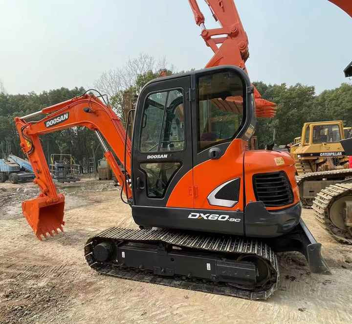 Used Digger DOOSAN DX60 Construction Machinery Construction Digger Used DOOSAN DX60 Cheap Excavator - Excavadora de cadenas: foto 3 Used Digger DOOSAN DX60 Construction Machinery Construction Digger Used DOOSAN DX60 Cheap Excavator - Excavadora de cadenas: foto 3