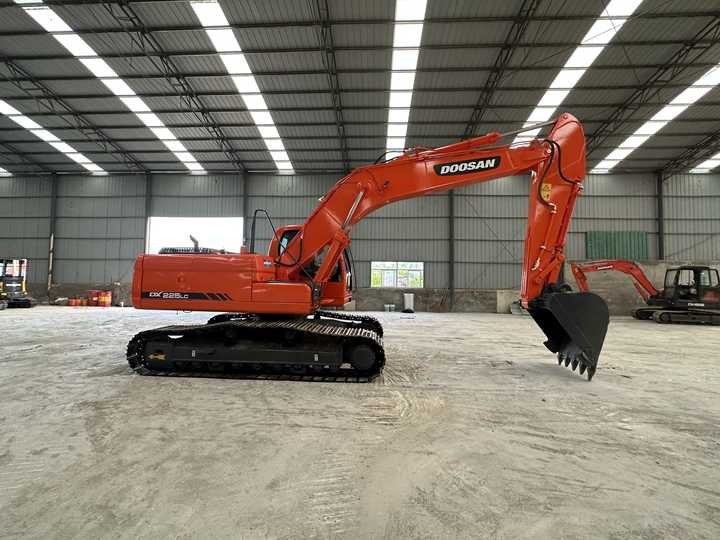 Used Digger Doosan DX225LC-9T Construction Machinery Construction Digger Used Doosan DX225LC-9T Cheap Excavator - Excavadora de cadenas: foto 4 Used Digger Doosan DX225LC-9T Construction Machinery Construction Digger Used Doosan DX225LC-9T Cheap Excavator - Excavadora de cadenas: foto 4