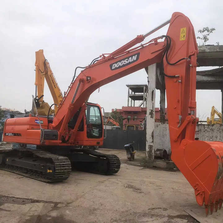 Used Excavator Doosan DX225LC Excavators Mini Equipment Earth Moving Machinery Doosan Digger Excavator for Sale - Excavadora de cadenas: foto 3 Used Excavator Doosan DX225LC Excavators Mini Equipment Earth Moving Machinery Doosan Digger Excavator for Sale - Excavadora de cadenas: foto 3