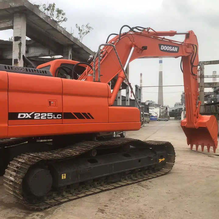 Used Excavator Doosan DX225LC Excavators Mini Equipment Earth Moving Machinery Doosan Digger Excavator for Sale - Excavadora de cadenas: foto 1 Used Excavator Doosan DX225LC Excavators Mini Equipment Earth Moving Machinery Doosan Digger Excavator for Sale - Excavadora de cadenas: foto 1