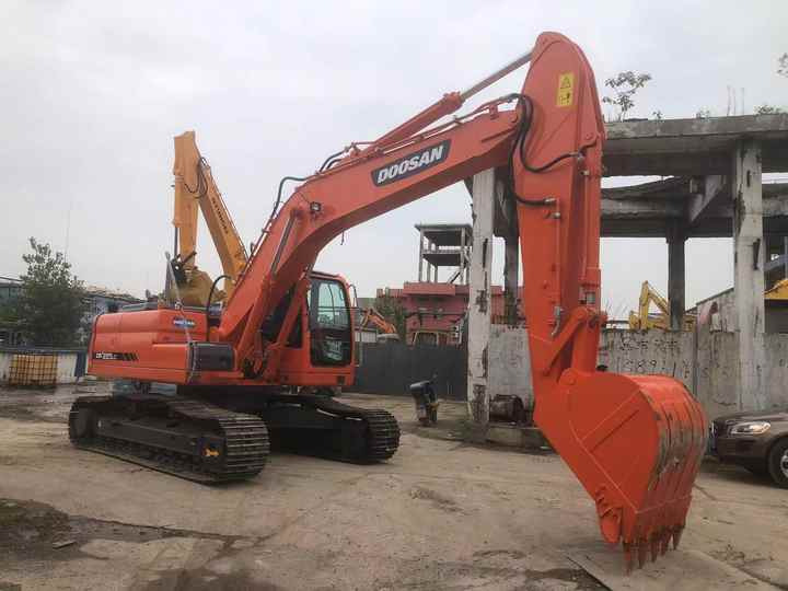 Used Excavator Doosan DX225LC Excavators Mini Equipment Earth Moving Machinery Doosan Digger Excavator for Sale - Excavadora de cadenas: foto 4 Used Excavator Doosan DX225LC Excavators Mini Equipment Earth Moving Machinery Doosan Digger Excavator for Sale - Excavadora de cadenas: foto 4