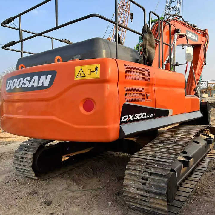 Used Excavator Doosan DX300 Excavators Mini Equipment Earth Moving Machinery Doosan Digger Excavator for Sale - Excavadora de cadenas: foto 4 Used Excavator Doosan DX300 Excavators Mini Equipment Earth Moving Machinery Doosan Digger Excavator for Sale - Excavadora de cadenas: foto 4