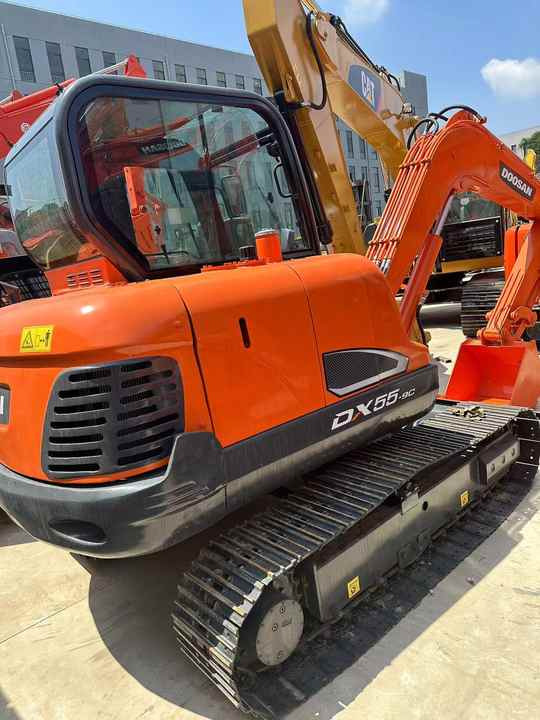 Used Excavator Doosan DX55 Excavators Mini Equipment Earth Moving Machinery Doosan Digger Excavator for Sale - Excavadora de cadenas: foto 3 Used Excavator Doosan DX55 Excavators Mini Equipment Earth Moving Machinery Doosan Digger Excavator for Sale - Excavadora de cadenas: foto 3