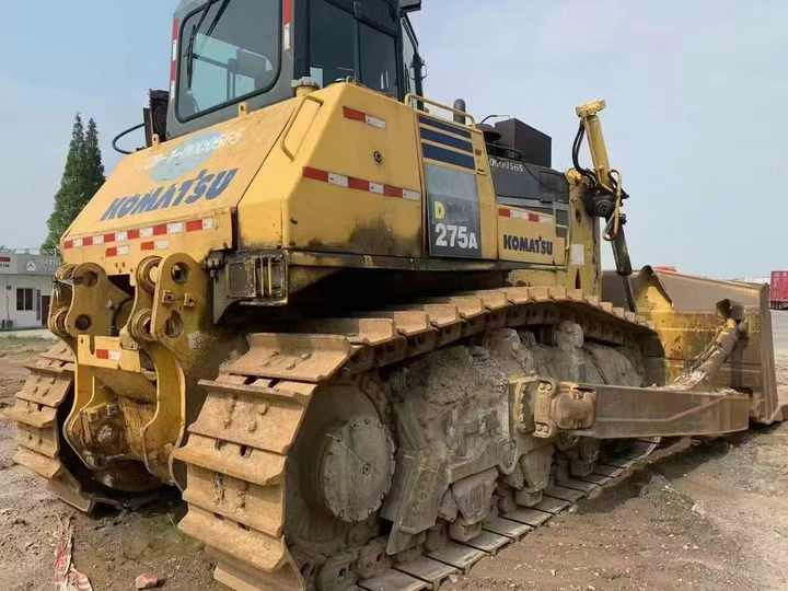 Used Large Komatsu 275 Bulldozer Komatsu D275A-5 Bulldozer Original Paint Strong Power in Very Good Condition Low Price for Sale - Bulldozer: foto 4 Used Large Komatsu 275 Bulldozer Komatsu D275A-5 Bulldozer Original Paint Strong Power in Very Good Condition Low Price for Sale - Bulldozer: foto 4