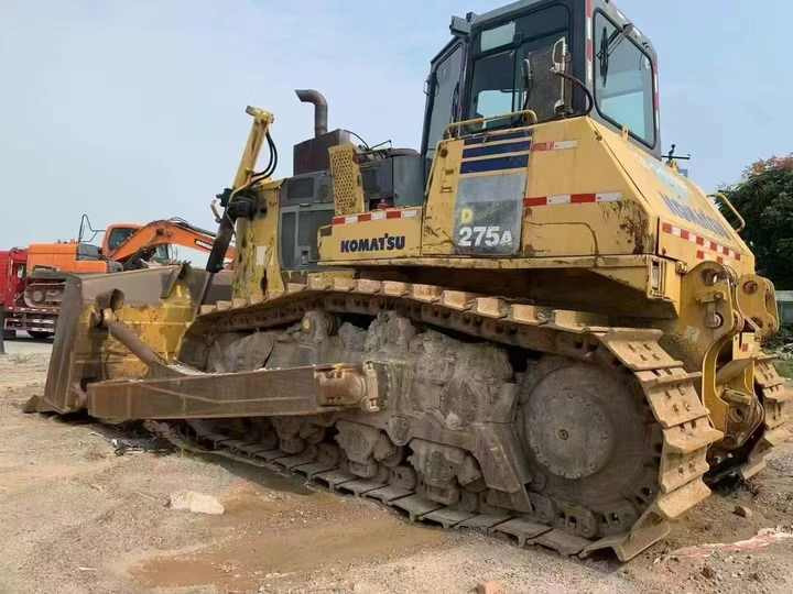 Used Large Komatsu 275 Bulldozer Komatsu D275A-5 Bulldozer Original Paint Strong Power in Very Good Condition Low Price for Sale - Bulldozer: foto 3 Used Large Komatsu 275 Bulldozer Komatsu D275A-5 Bulldozer Original Paint Strong Power in Very Good Condition Low Price for Sale - Bulldozer: foto 3