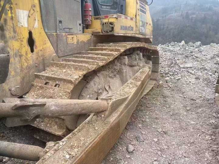 Used Large Komatsu 275 Bulldozer Komatsu D275A-5 Bulldozer Original Paint Strong Power in Very Good Condition Low Price for Sale - Bulldozer: foto 5 Used Large Komatsu 275 Bulldozer Komatsu D275A-5 Bulldozer Original Paint Strong Power in Very Good Condition Low Price for Sale - Bulldozer: foto 5