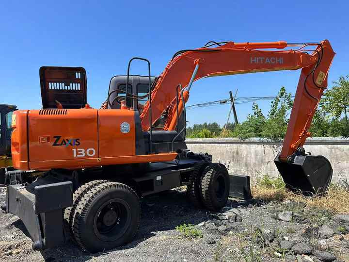 Used Wheel Excavator Hitachi ZX 130W Made in Japan 13tonHitachi Zx130w Wheel Excavator Price Used Hitachi Zx130 Excavator SALE - Excavadora: foto 4 Used Wheel Excavator Hitachi ZX 130W Made in Japan 13tonHitachi Zx130w Wheel Excavator Price Used Hitachi Zx130 Excavator SALE - Excavadora: foto 4
