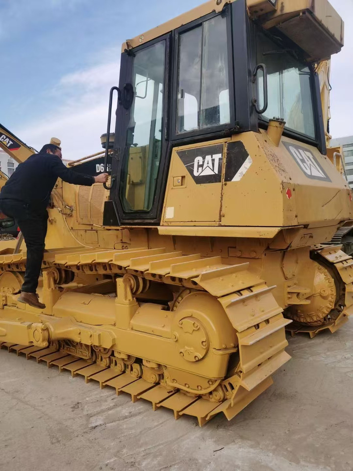 CATERPILLAR D6G2 - Bulldozer: foto 1 CATERPILLAR D6G2 - Bulldozer: foto 1