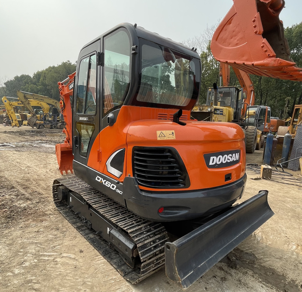 DOOSAN DX60-9C - Excavadora de cadenas: foto 4 DOOSAN DX60-9C - Excavadora de cadenas: foto 4