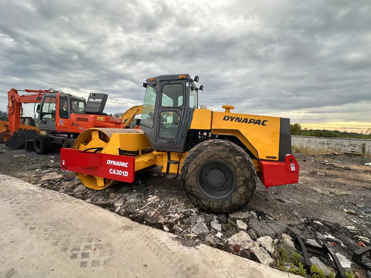 DYNAPAC CA301D - Apisonadora de asfalto: foto 2 DYNAPAC CA301D - Apisonadora de asfalto: foto 2