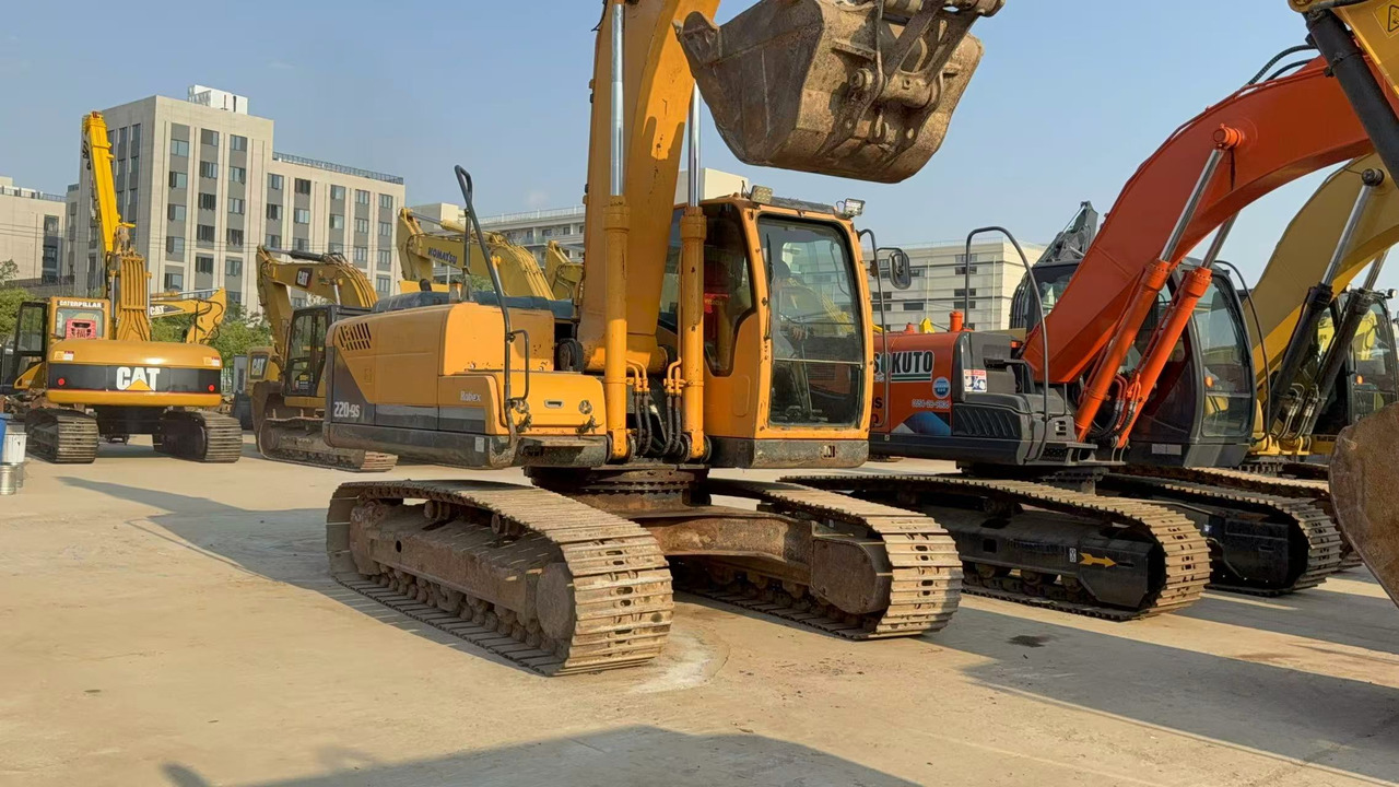 HYUNDAI R220LC-9S - Excavadora de cadenas: foto 5 HYUNDAI R220LC-9S - Excavadora de cadenas: foto 5