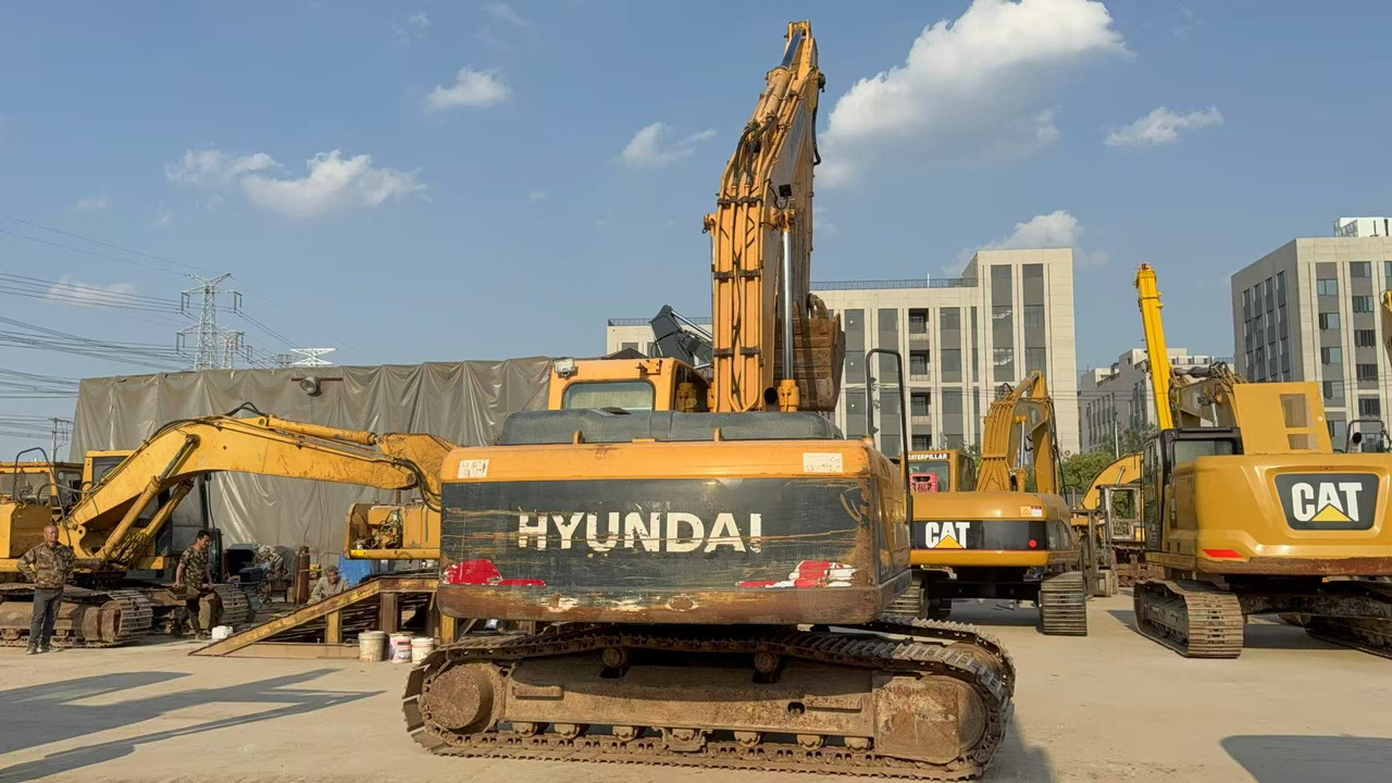 HYUNDAI R220LC-9S - Excavadora de cadenas: foto 2 HYUNDAI R220LC-9S - Excavadora de cadenas: foto 2