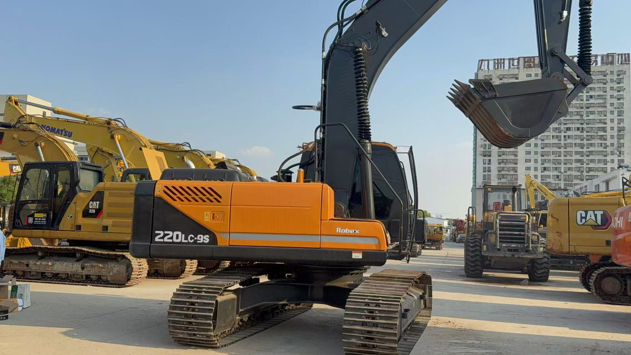 HYUNDAI R220LC-9S - Excavadora de cadenas: foto 1 HYUNDAI R220LC-9S - Excavadora de cadenas: foto 1