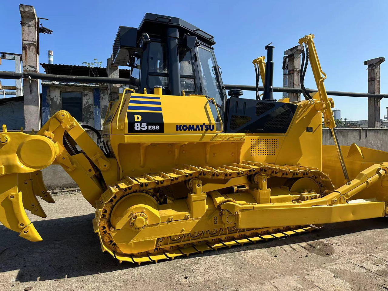 KOMATSU D85ESS - Bulldozer: foto 1 KOMATSU D85ESS - Bulldozer: foto 1