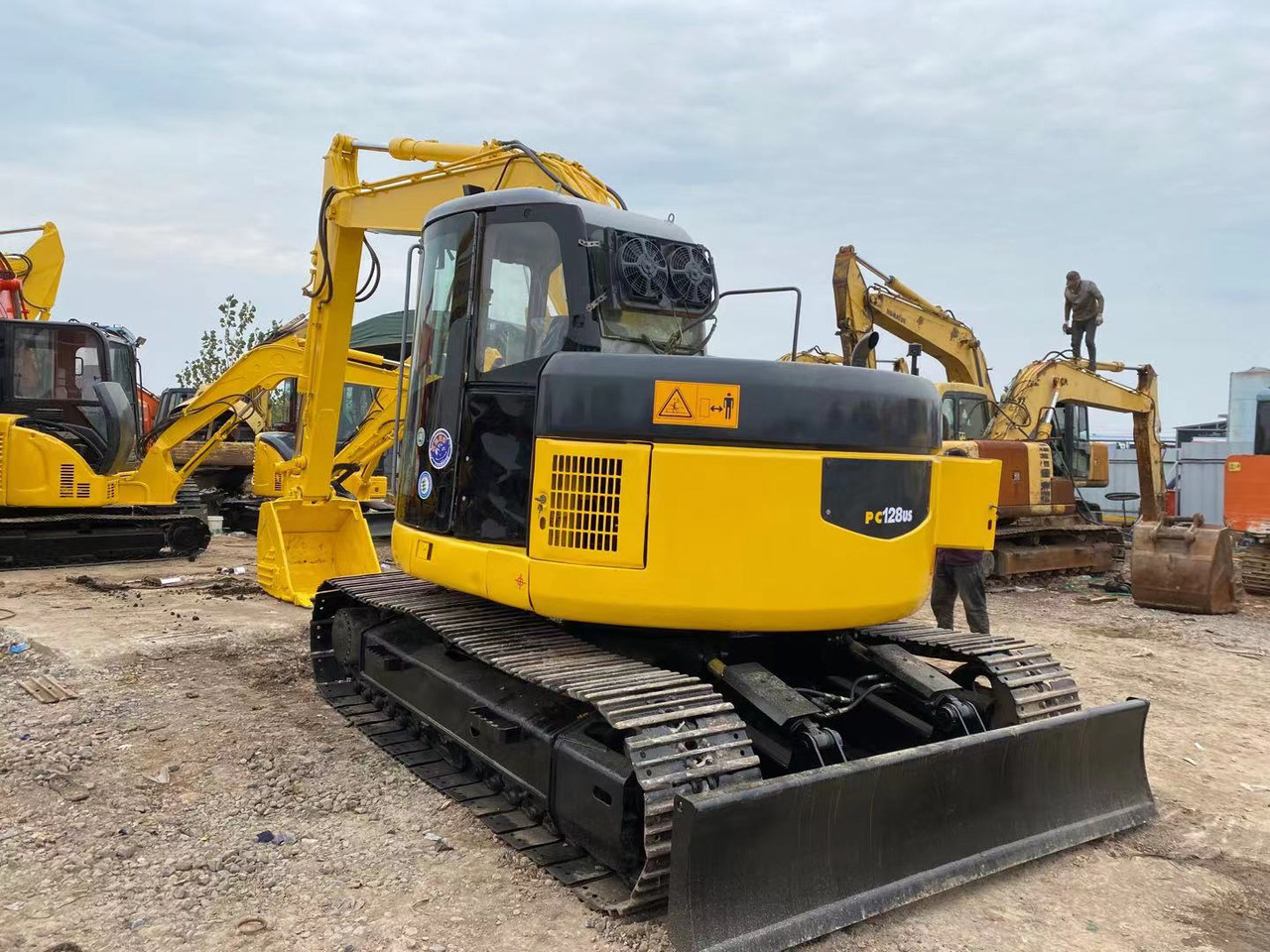 KOMATSU PC128US - Excavadora de cadenas: foto 3 KOMATSU PC128US - Excavadora de cadenas: foto 3