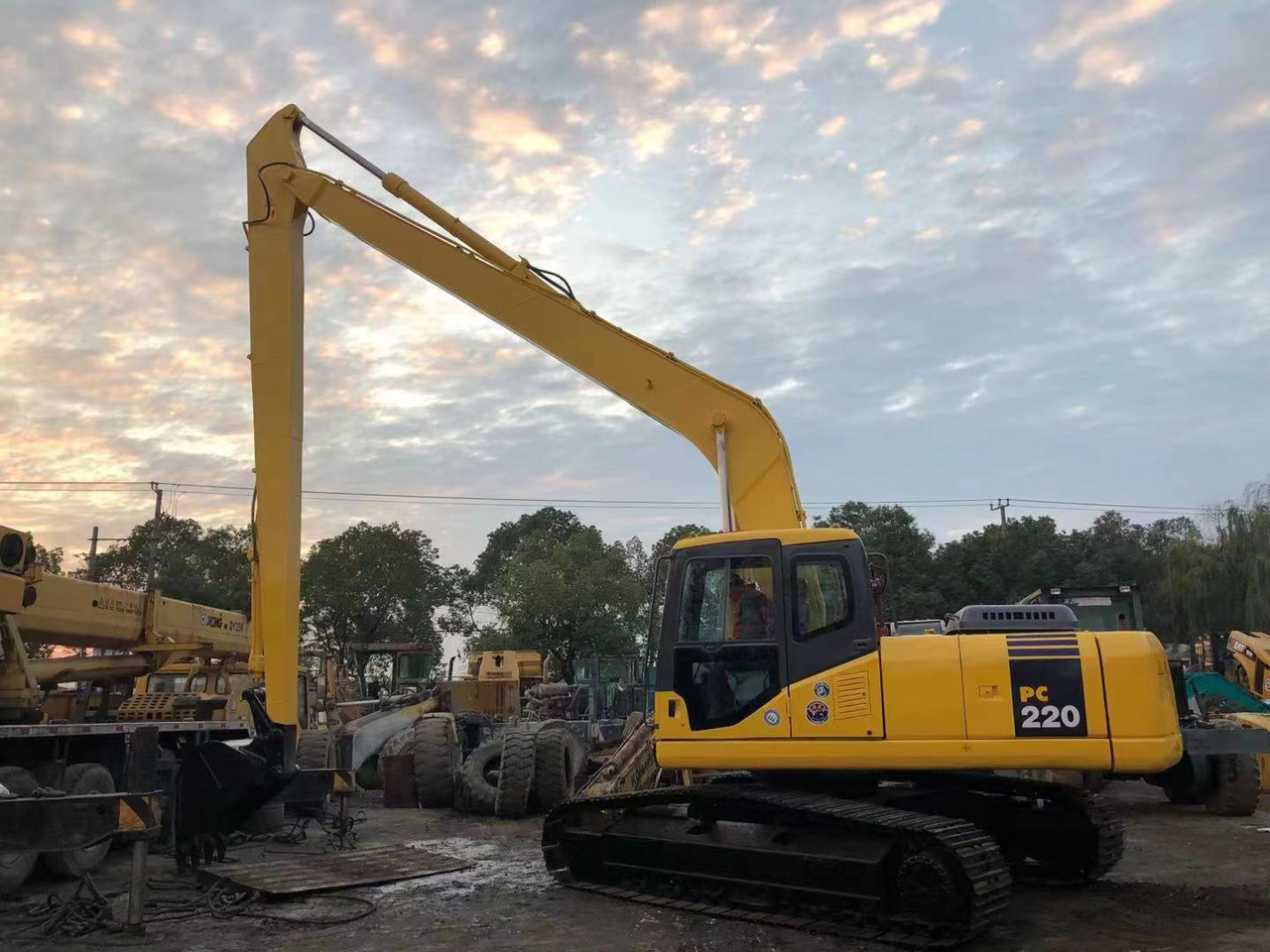 KOMATSU PC220-7 - Excavadora de cadenas: foto 2 KOMATSU PC220-7 - Excavadora de cadenas: foto 2