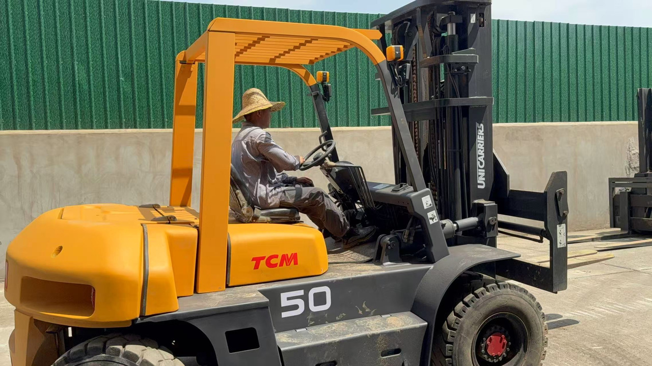 TCM FD50 - Carretilla elevadora diésel: foto 3 TCM FD50 - Carretilla elevadora diésel: foto 3