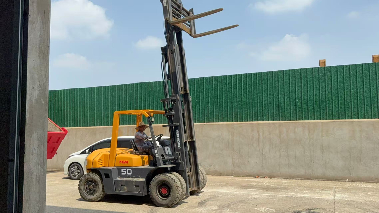 TCM FD50 - Carretilla elevadora diésel: foto 1 TCM FD50 - Carretilla elevadora diésel: foto 1