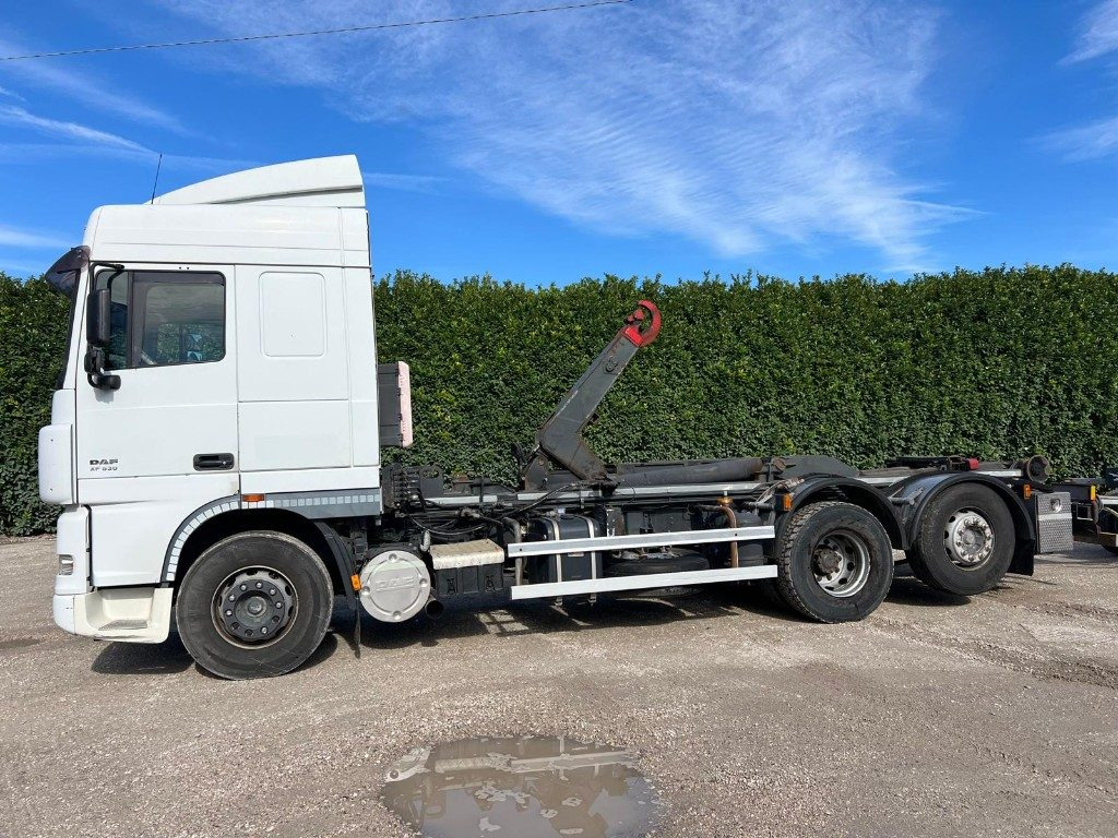 DAF XF530 SCARRABILE - Multibasculante camión: foto 3 DAF XF530 SCARRABILE - Multibasculante camión: foto 3