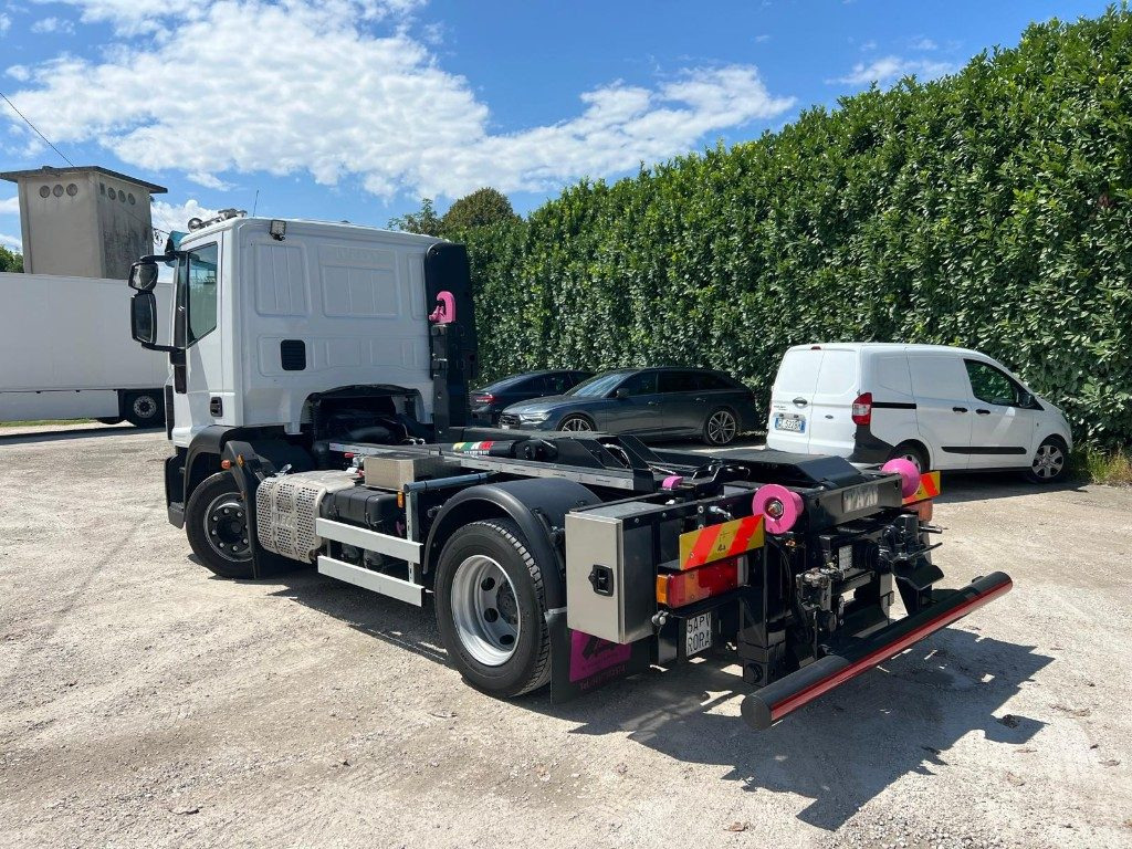 IVECO EUROCARGO 120E28 CON SCARRABILE NUOVO - Multibasculante camión: foto 3 IVECO EUROCARGO 120E28 CON SCARRABILE NUOVO - Multibasculante camión: foto 3