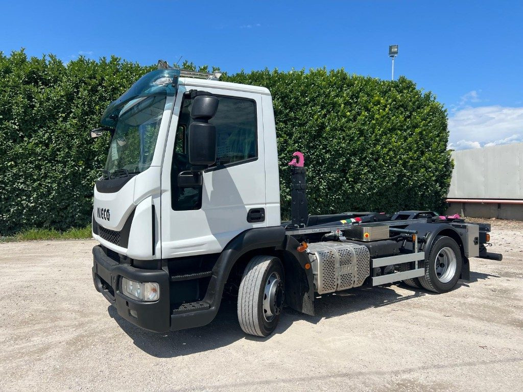 IVECO EUROCARGO 120E28 CON SCARRABILE NUOVO - Multibasculante camión: foto 1 IVECO EUROCARGO 120E28 CON SCARRABILE NUOVO - Multibasculante camión: foto 1