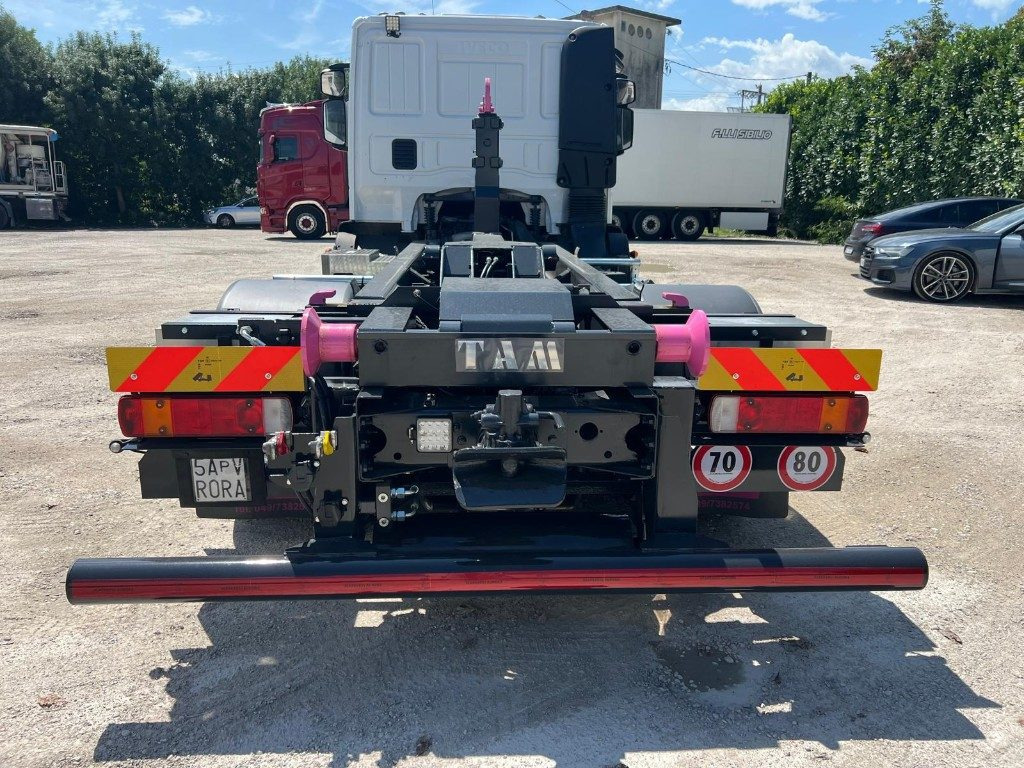 IVECO EUROCARGO 120E28 CON SCARRABILE NUOVO - Multibasculante camión: foto 4 IVECO EUROCARGO 120E28 CON SCARRABILE NUOVO - Multibasculante camión: foto 4