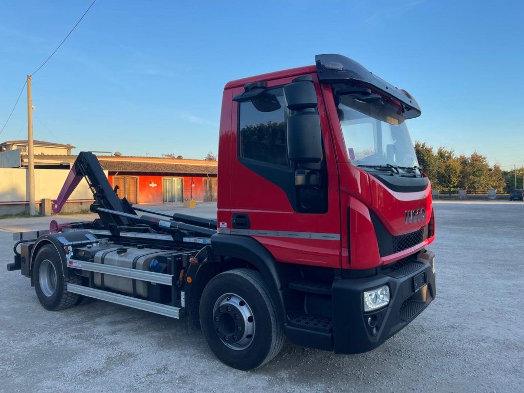 IVECO EUROCARGO 160E32 CON SCARRABILE NUOVO - Multibasculante camión: foto 2 IVECO EUROCARGO 160E32 CON SCARRABILE NUOVO - Multibasculante camión: foto 2