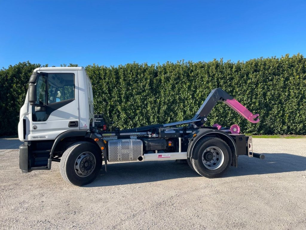 IVECO EUROCARGO 180E25 CON SCARRABILE NUOVO - Multibasculante camión: foto 3 IVECO EUROCARGO 180E25 CON SCARRABILE NUOVO - Multibasculante camión: foto 3