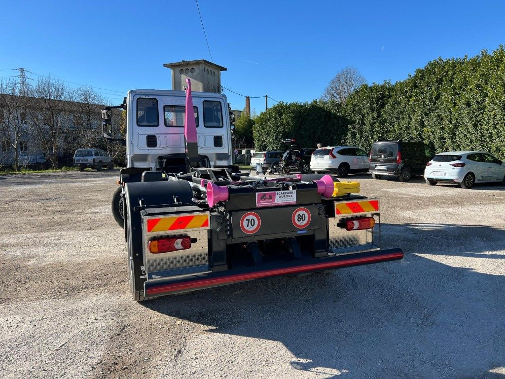 IVECO EUROCARGO 180EL28 SCARRABILE - Multibasculante camión: foto 5 IVECO EUROCARGO 180EL28 SCARRABILE - Multibasculante camión: foto 5