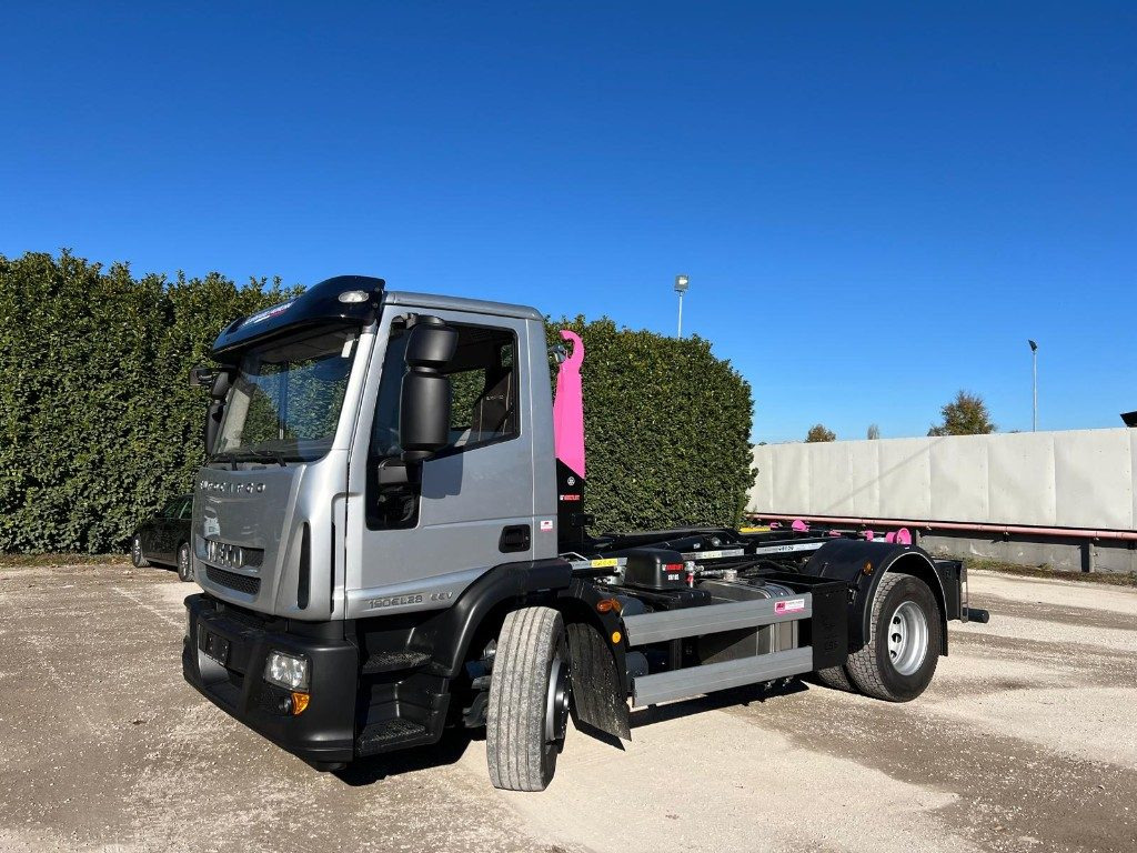 IVECO EUROCARGO 180EL28 SCARRABILE - Multibasculante camión: foto 1 IVECO EUROCARGO 180EL28 SCARRABILE - Multibasculante camión: foto 1