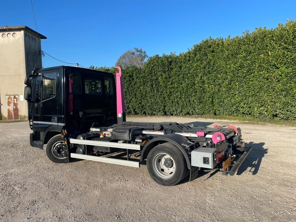 IVECO EUROCARGO 75E18 CON SCARRABILE NUOVO - Multibasculante camión: foto 4 IVECO EUROCARGO 75E18 CON SCARRABILE NUOVO - Multibasculante camión: foto 4
