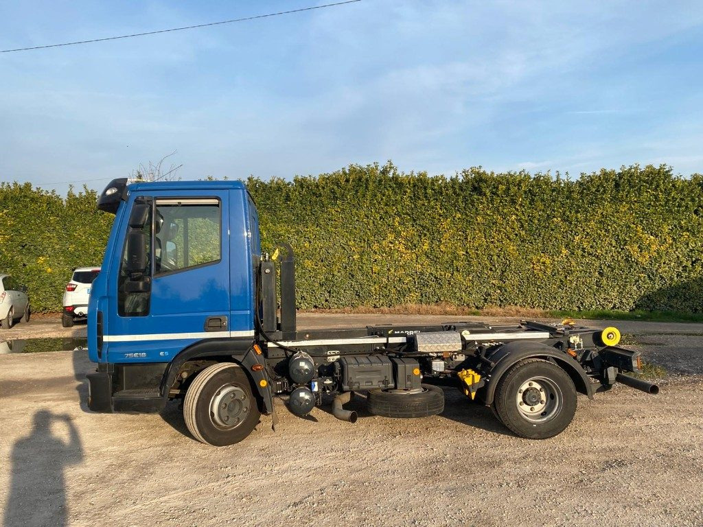 IVECO EUROCARGO 75E18 SCARRABILE - Multibasculante camión: foto 3 IVECO EUROCARGO 75E18 SCARRABILE - Multibasculante camión: foto 3