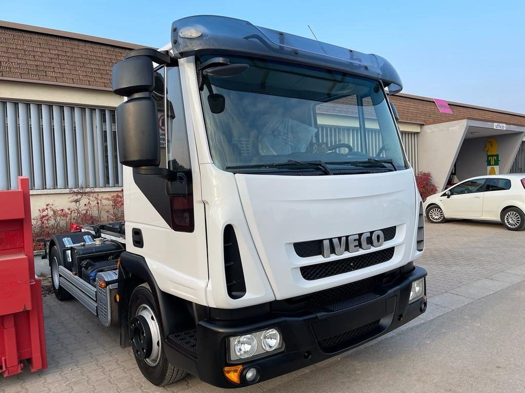 IVECO EUROCARGO 80 E18 CON IMPIANTO SCARRABILE NUO - Multibasculante camión: foto 2 IVECO EUROCARGO 80 E18 CON IMPIANTO SCARRABILE NUO - Multibasculante camión: foto 2