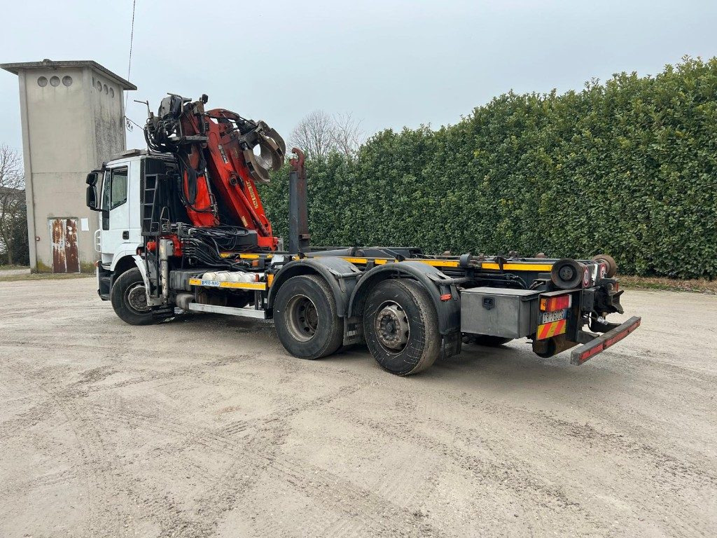 IVECO STRALIS 260S42 SCARRABILE USATO CON GRU - Multibasculante camión: foto 3 IVECO STRALIS 260S42 SCARRABILE USATO CON GRU - Multibasculante camión: foto 3