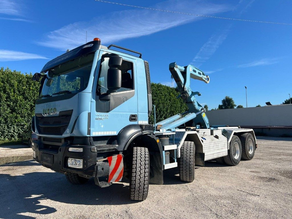 IVECO TRAKKER 450 SCARRABILE - Multibasculante camión: foto 1 IVECO TRAKKER 450 SCARRABILE - Multibasculante camión: foto 1