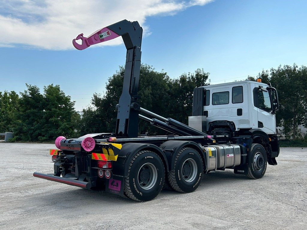 IVECO TRAKKER T-WAY AD380T NUOVO SCARRABILE - Multibasculante camión: foto 5 IVECO TRAKKER T-WAY AD380T NUOVO SCARRABILE - Multibasculante camión: foto 5