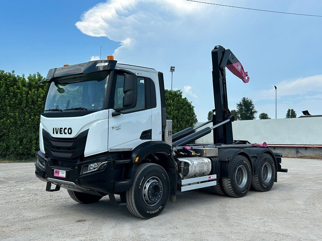 IVECO TRAKKER T-WAY AD380T NUOVO SCARRABILE - Multibasculante camión: foto 1 IVECO TRAKKER T-WAY AD380T NUOVO SCARRABILE - Multibasculante camión: foto 1